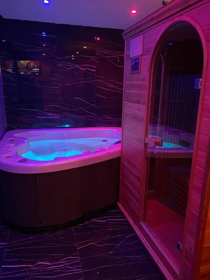 Versace Room Grenoble 0*,