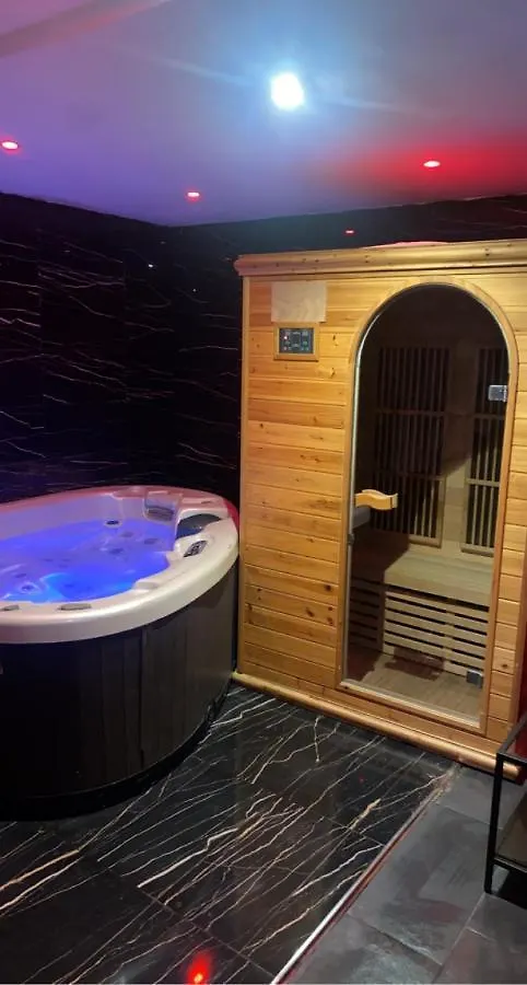 Versace Room Grenoble Lägenhet