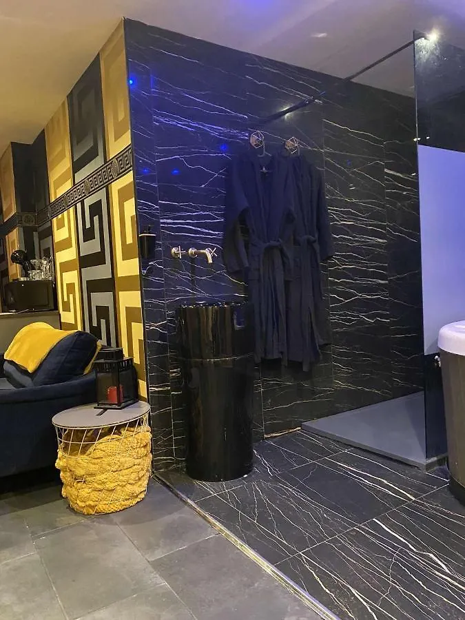 Versace Room Grenoble 0*,  Frankrike