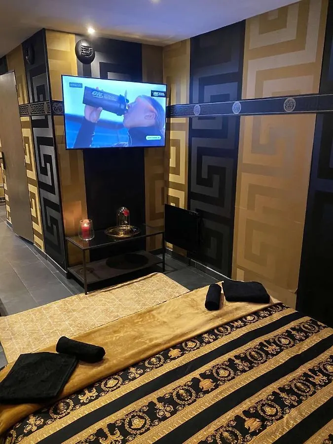 Versace Room Grenoble Lägenhet
